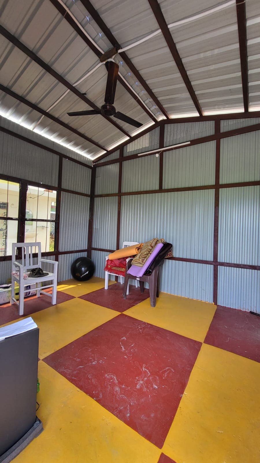 Cottage surroundings and outdoor space